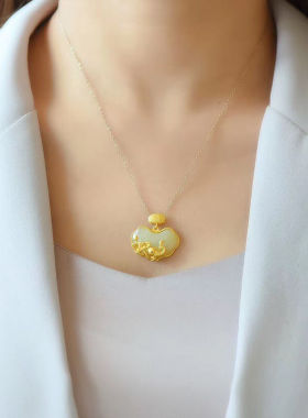 莲花玉吊坠配饰毛衣白玉银项链