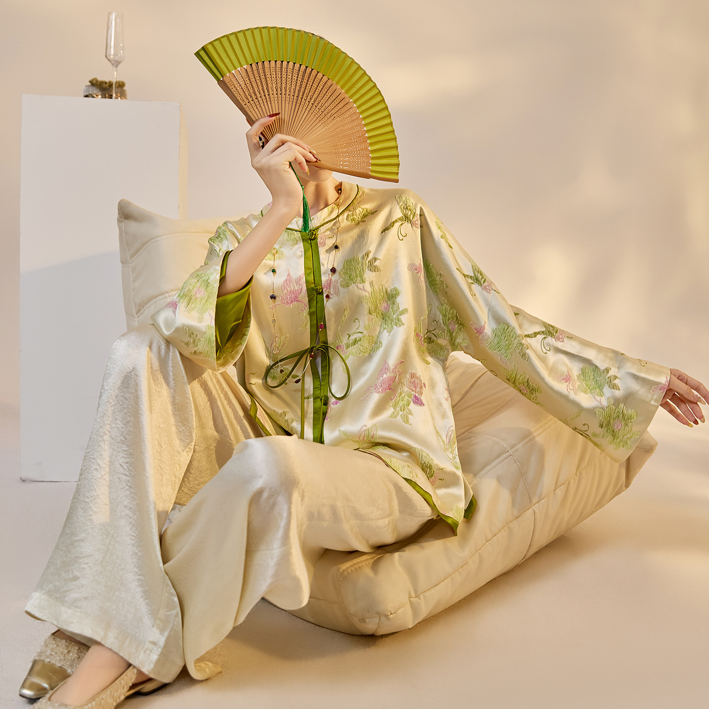 国风雅致蝴蝶提花真丝上衣女装新中式立领系带设计感长袖外套 - 图2