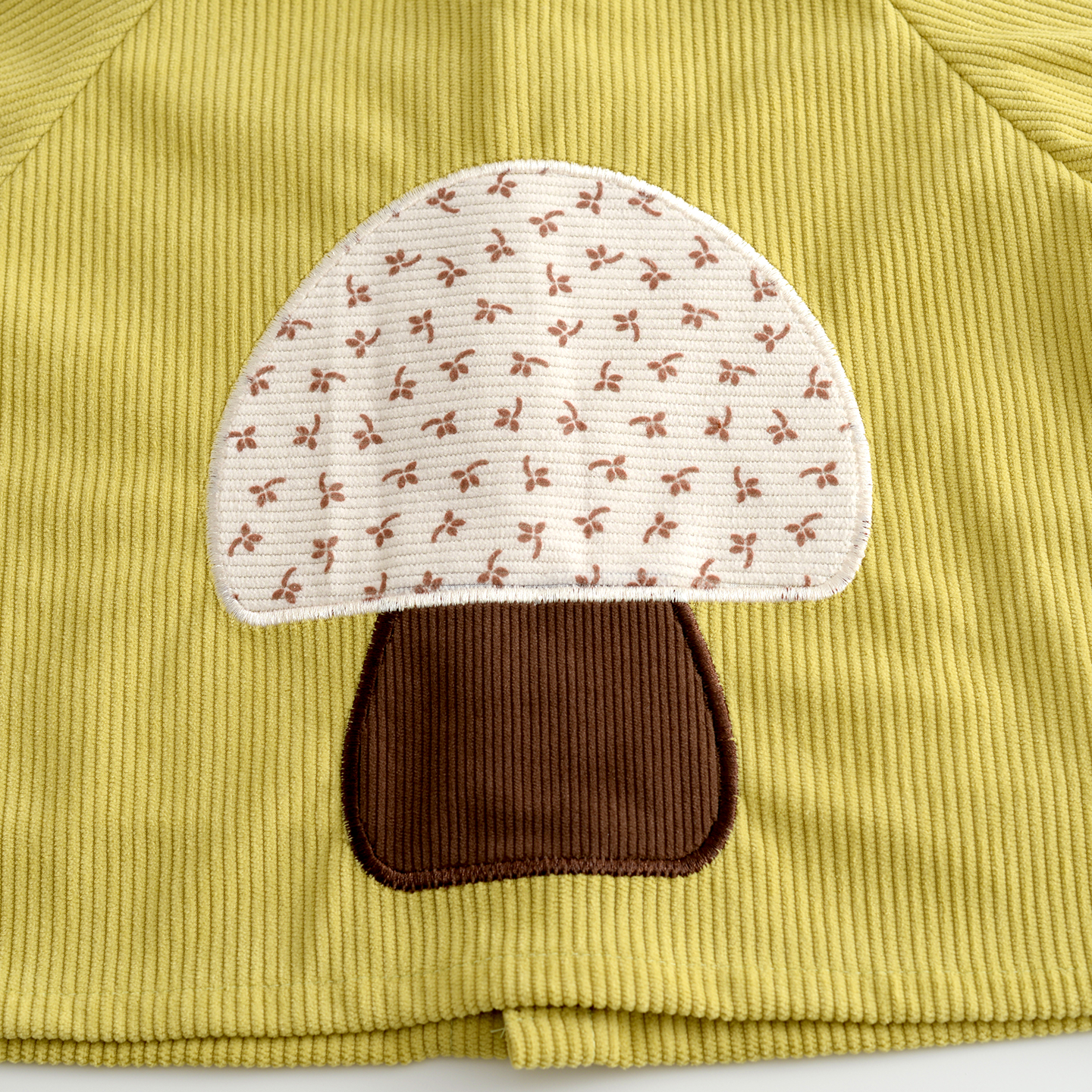 Autumn and winter stain-resistant protective clothing for babies eating