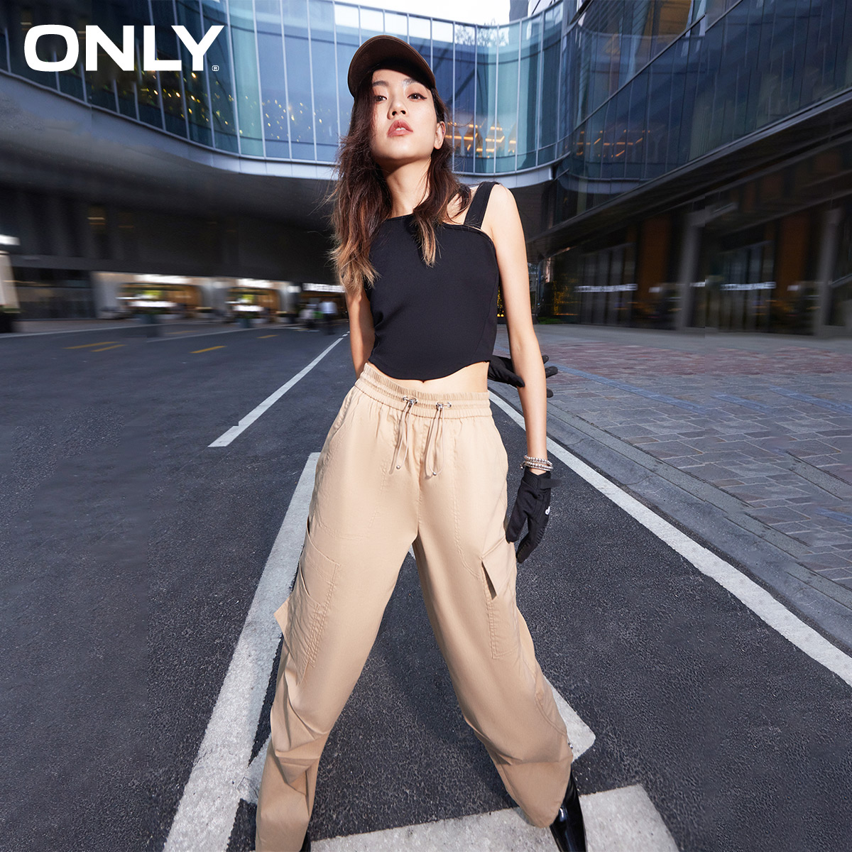 ONLY纯色镂空不对称背心