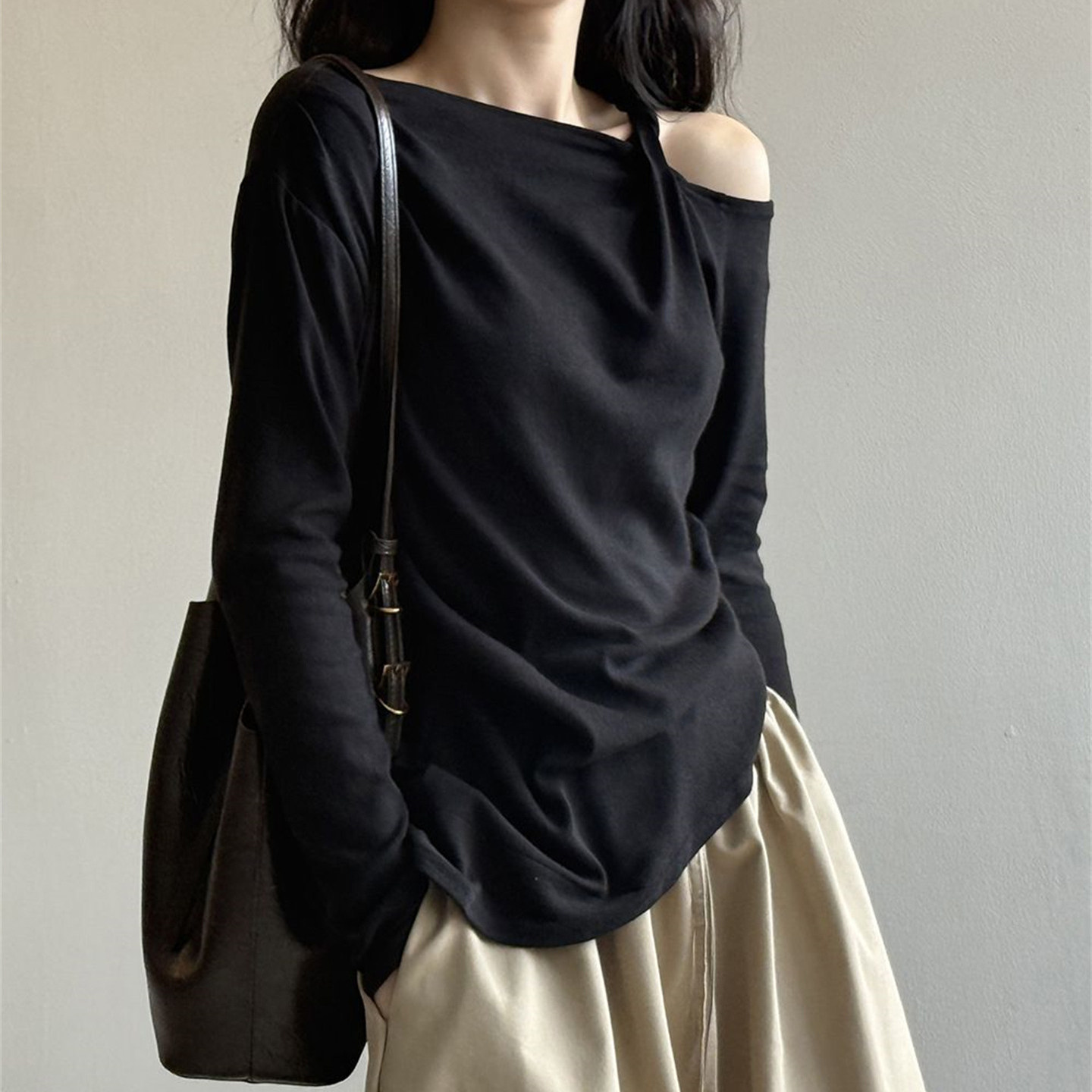 斜肩露肩扭结吊带长袖T恤女秋冬韩版修身内搭打底衫德绒磨毛上衣,淘宝优惠券,粉丝福利购,淘宝优惠卷