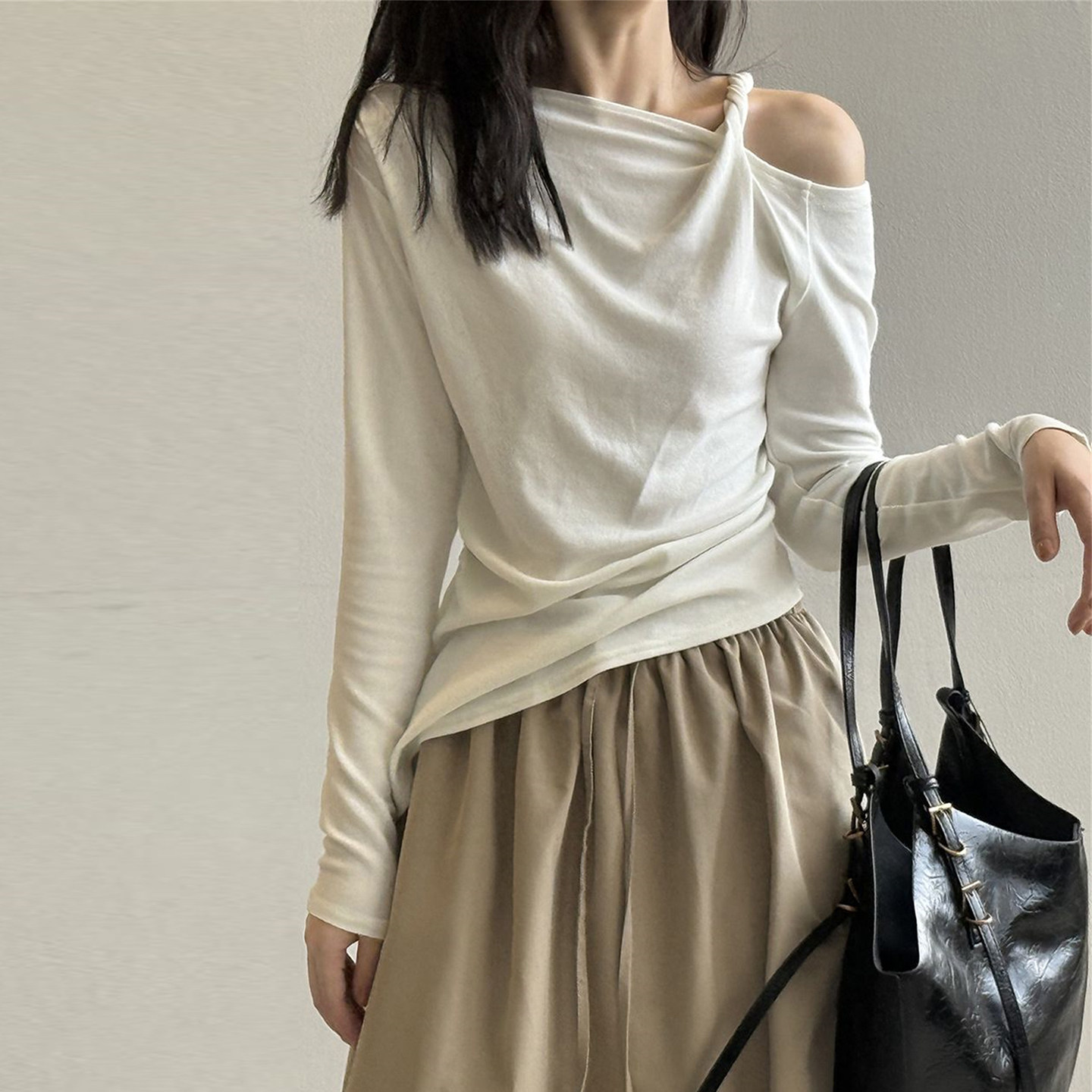 斜肩露肩扭结吊带长袖T恤女秋冬韩版修身内搭打底衫德绒磨毛上衣,淘宝优惠券,粉丝福利购,淘宝优惠卷