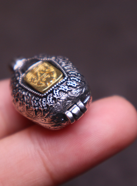 藏银扎基拉姆嘎乌盒吊坠