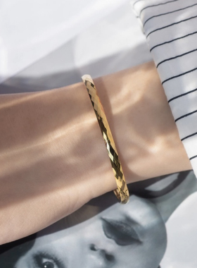 钛钢手镯 不掉色手镯女圈开口卡扣调节菱形大号高级感百搭SZ602