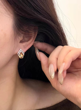 铜合金耳饰 美拉德焦糖色水滴耳钉女复古高级感气质耳环秋冬耳饰