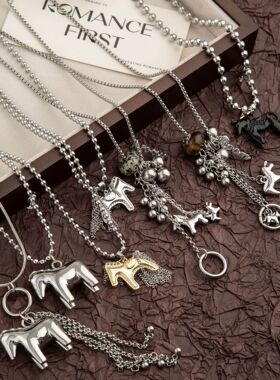 2026马年新款生肖马小马项链小众设计吊坠轻奢高级感毛衣链配饰女