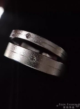 简约风单钻磨砂情侣对戒新款潮七夕情侣仿真钻戒女闭口素圈戒指男