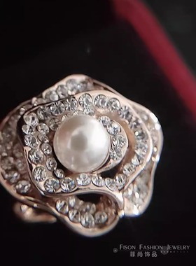 欧美夸张花朵珍珠戒指女设计感轻奢复古立体山茶花指环新年手饰品