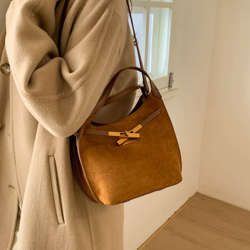 韩系复古小众高级感磨砂小水桶包包女2025新款百搭手提单肩斜挎包,淘宝优惠券,粉丝福利购,淘宝优惠卷