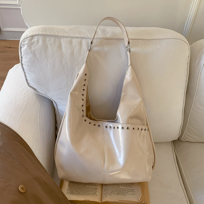 韩版铆钉软皮托特包女大容量通勤百搭高级感包包2026新款休闲百搭,淘宝优惠券,粉丝福利购,淘宝优惠卷