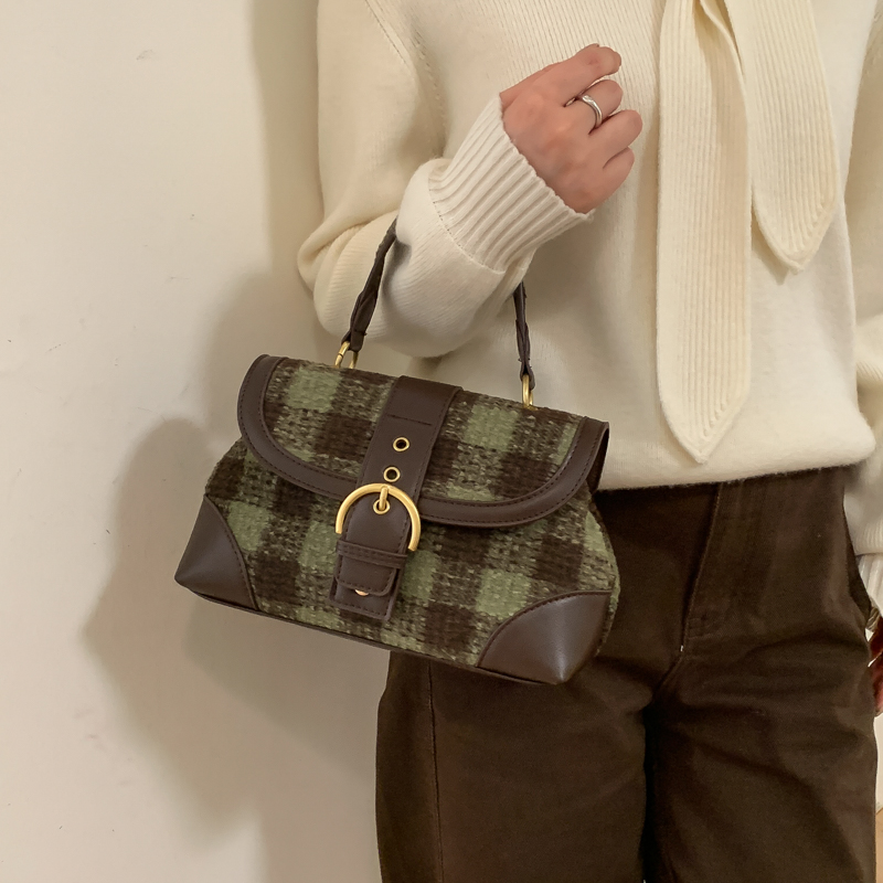 文艺风格子毛呢包包女2025新款休闲小众设计斜挎包爆款手提小拎包 - 图1