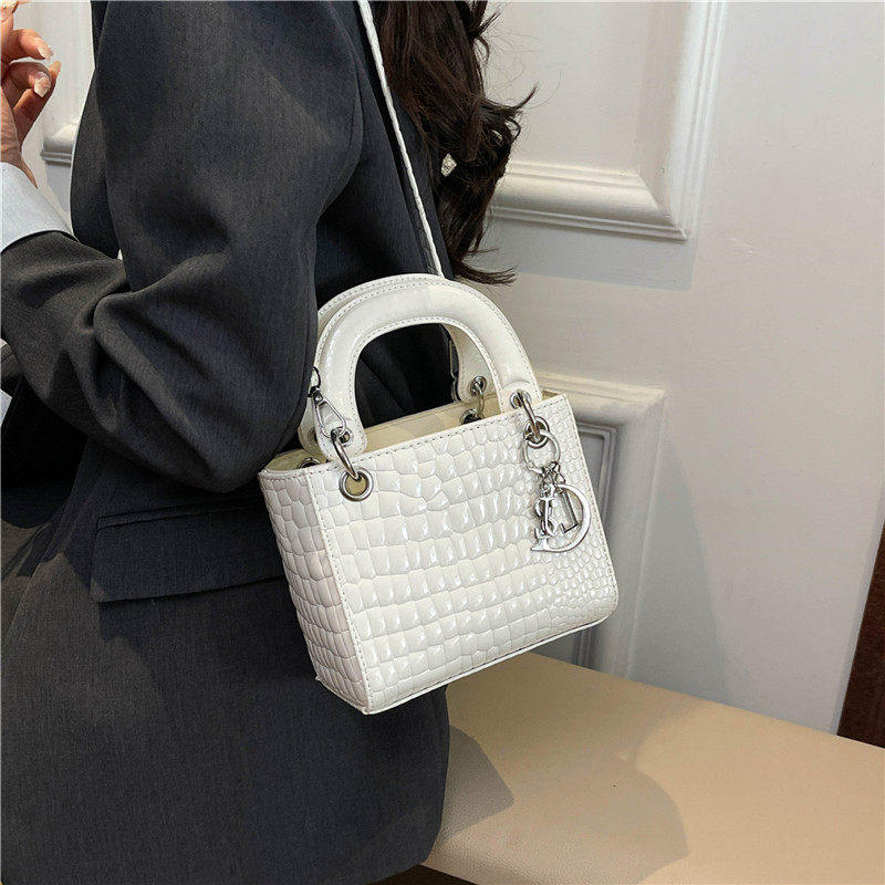 超火时尚高级感鳄鱼纹小方包女2025新款时尚百搭手提戴妃包斜挎包,淘宝优惠券,粉丝福利购,淘宝优惠卷
