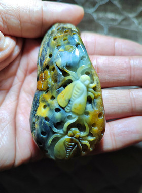 迎双十一三色七彩新疆和田玉独籽料青花雕刻   老玉老雕工老籽料