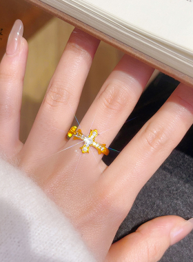 女沙金点钻鸢尾花戒指