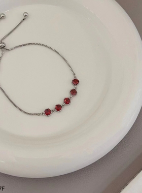 高级感轻奢小众精致设计红色手链女时尚个性高级感手饰配饰2025年