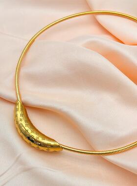 2025年新款欧美新款环形软项圈设计磁吸项链INS跨境爆款钛钢项饰