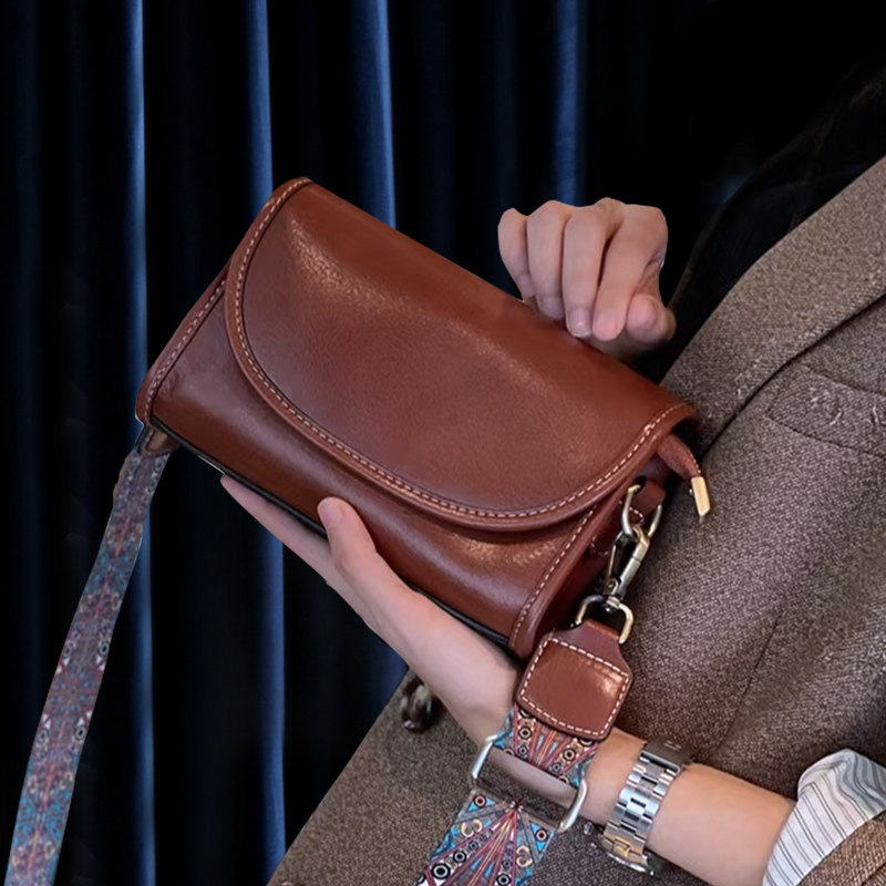 2025新款真皮单肩斜挎小包包女时尚气质宽肩带包盖式肩挎手机女包,淘宝优惠券,粉丝福利购,淘宝优惠卷