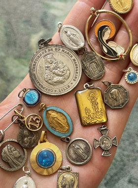 法国淘袖珍中号浮雕人像建筑吊坠