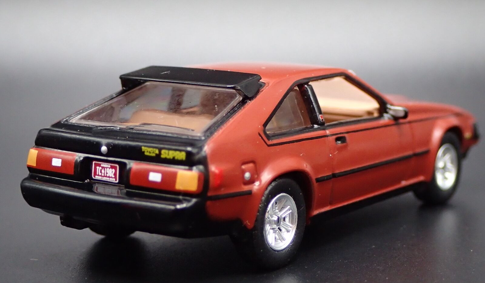 1/64 autoworld #076 1982年丰田Celica Supra - 图2