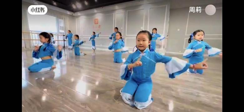 踩水舞舞蹈服儿童幼儿戏水演出服装女童古典舞马儿嘟嘟骑秧歌服