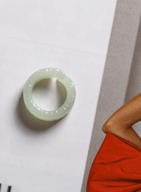 10号戒指 和田玉青白纯手工雕刻风化纹方口指环 8638