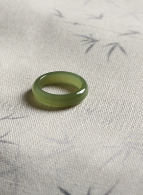 20号戒指 新疆和田玉青黄口圆弧素圈指环 3204