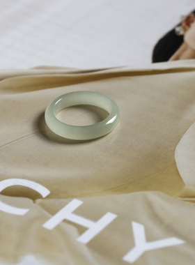 13号戒指 和田玉青白窄条泥鳅背圆弧素圈指环 8370