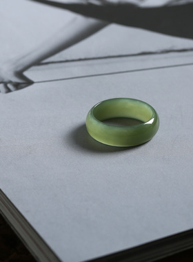 23号戒指 新疆和田玉青黄口大尺码圆弧素圈指环 2873