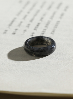 13号戒指 新疆和田玉青花籽料 籽玉墨玉泥鳅背圆弧指环 8265