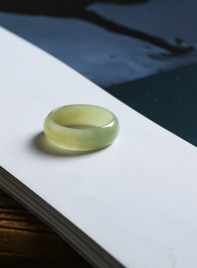 24号戒指 新疆和田玉青黄口大尺码泥鳅背素圈指环 2890