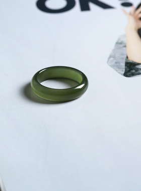 24号戒指 和田玉晴水深青白大尺码圆弧素圈指环 365