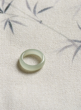 1号戒指 和田玉晴水青白小尺码圆弧素圈指环 尾戒 3216