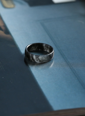 13号戒指 新疆和田玉青花籽料 籽玉墨玉超薄款圆弧素圈指环 5008