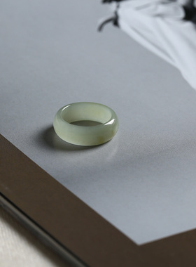 7号戒指 新疆和田玉青白糖青泥鳅背圆弧素圈指环 9165