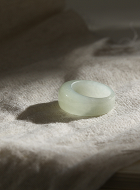 11号戒指 和田玉俄料青白厚装馒头款指环 8124