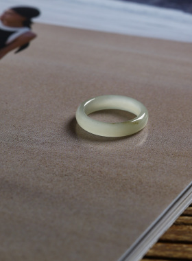 12号戒指 和田玉青白窄条泥鳅背素圈指环 2901