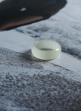 7号戒指 和田玉晴水青白小尺码圆弧素圈指环 尾戒 9120