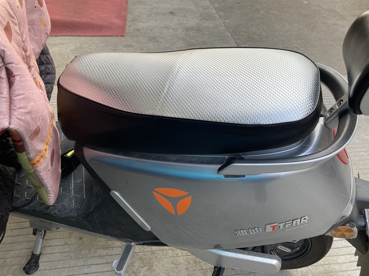 雅迪电动车座套防晒防雨防滑隔热M6/T2/T5/Q6/E8坐垫套加厚DM6 - 图2
