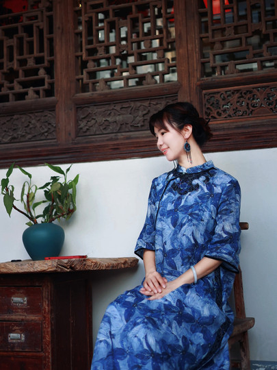 Chu Xin original national style embroidered batik blue printed literary retro ramie short-sleeved dress