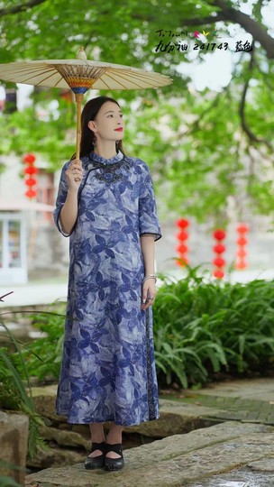 Chu Xin original national style embroidered batik blue printed literary retro ramie short-sleeved dress