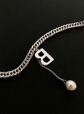 粗链字母仿珍珠锁骨链2024年女式钛钢不易掉色冷淡风时尚百搭项链