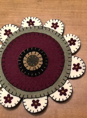 外贸出口HM纯手工毡布手绣垫子桌垫圆形垫子可爱复古乡村精美装饰