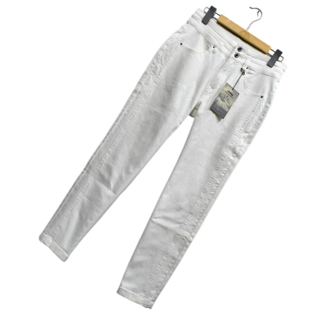 ເອົາ jeans ສີຂາວອອກຈາກ closet ແລະຊອກຫາກາງເກງທີ່ມີແອວສູງໃນລະດູຮ້ອນ