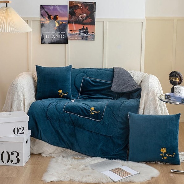 加绒加厚保暖抱枕被子两用午睡小毛毯蓝色灰色抱枕汽车靠垫折叠被,淘宝优惠券,粉丝福利购,淘宝优惠卷