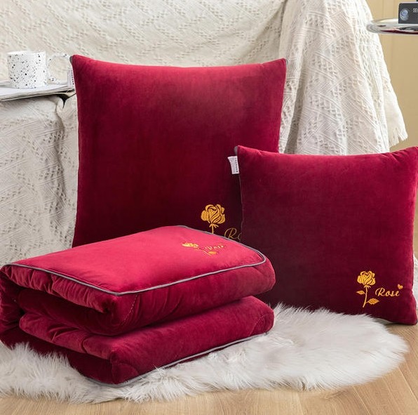 加绒加厚保暖抱枕被子两用午睡小毛毯蓝色灰色抱枕汽车靠垫折叠被,淘宝优惠券,粉丝福利购,淘宝优惠卷