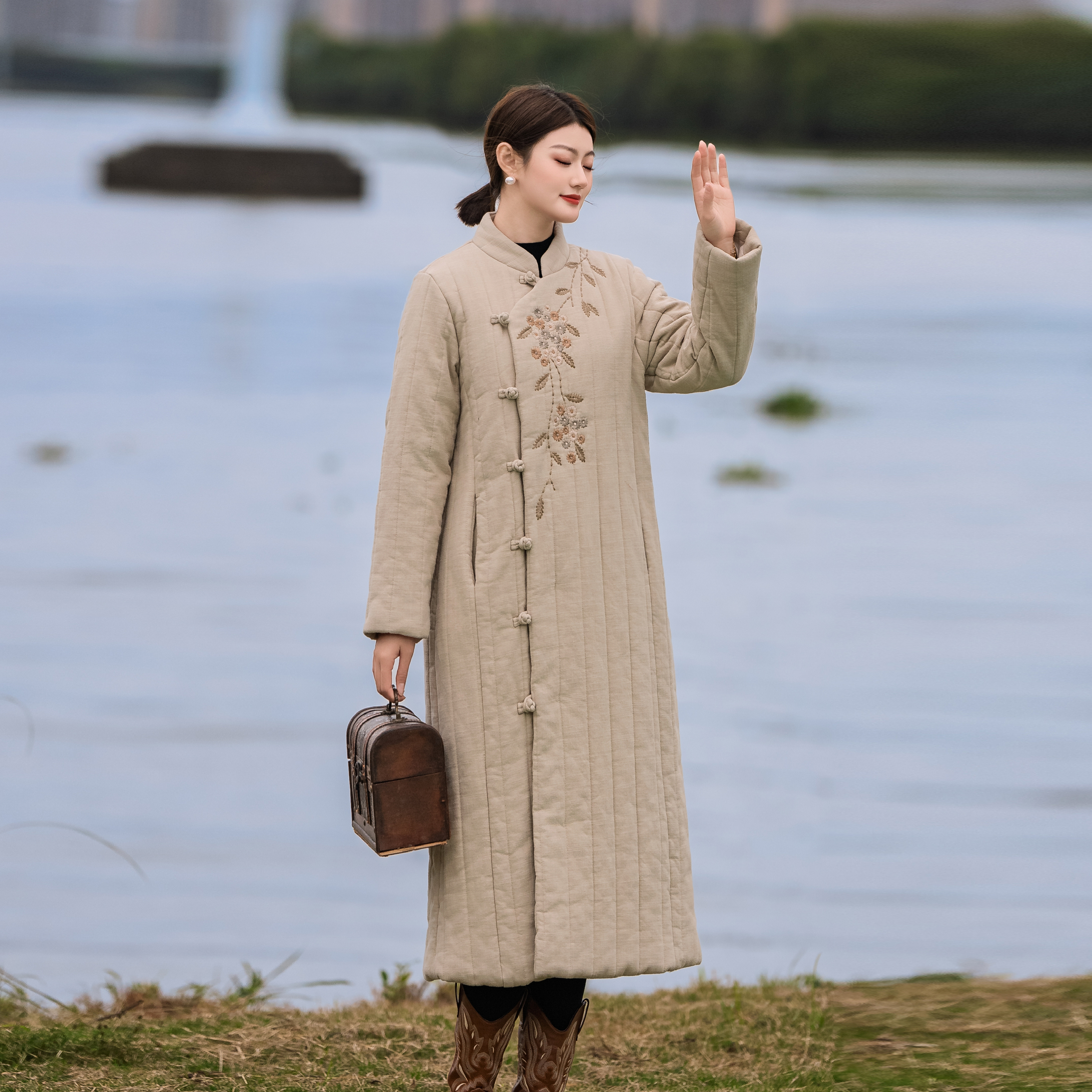 梅子家2025冬款国风女装刺绣盘扣中长款棉服改良旗袍修身棉衣外套
