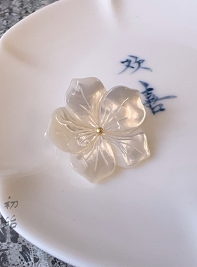 天然珍珠白蝶贝花朵百搭胸针