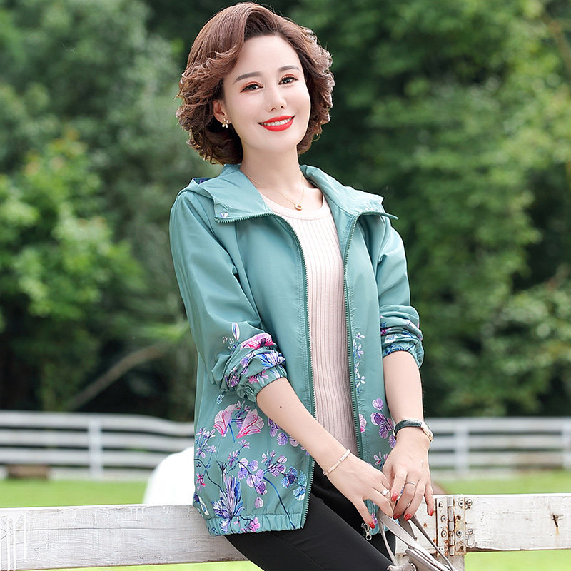 妈妈新款春秋季上衣服短款带帽风衣 江诗琪中老年女装