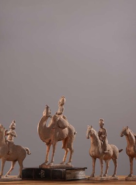 中式风仿陶人物西域商队酒柜摆件