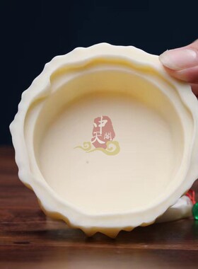 象牙果镂空雕刻莲蓬盘香薰炉
